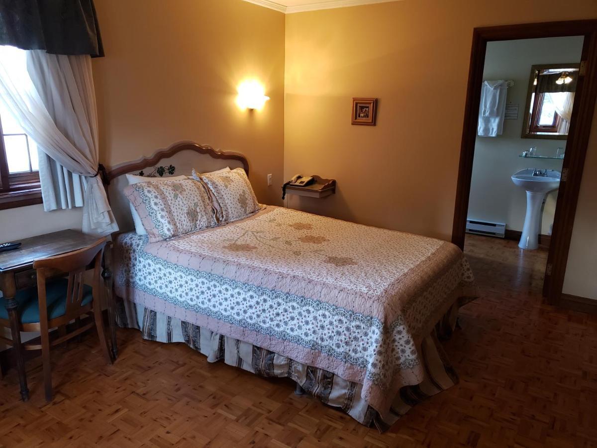Auberge Le Flores GrandʼMère Esterno foto