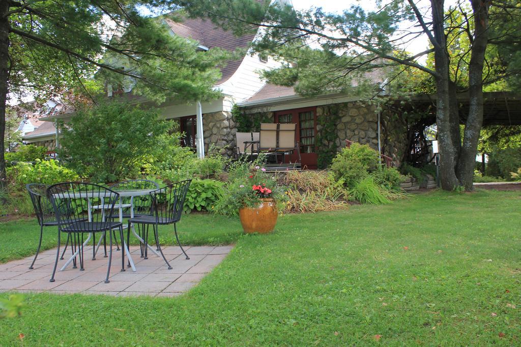 Auberge Le Flores GrandʼMère Esterno foto